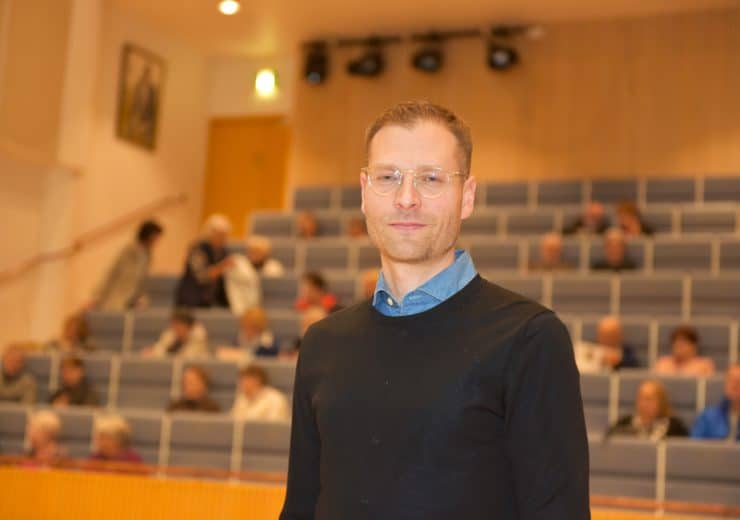 LT, ortopedian ja traumatologian erikoislääkäri Anssi Ryösä: Olkapään kuluma -jumppaa vai tekonivel ratkaisuksi?